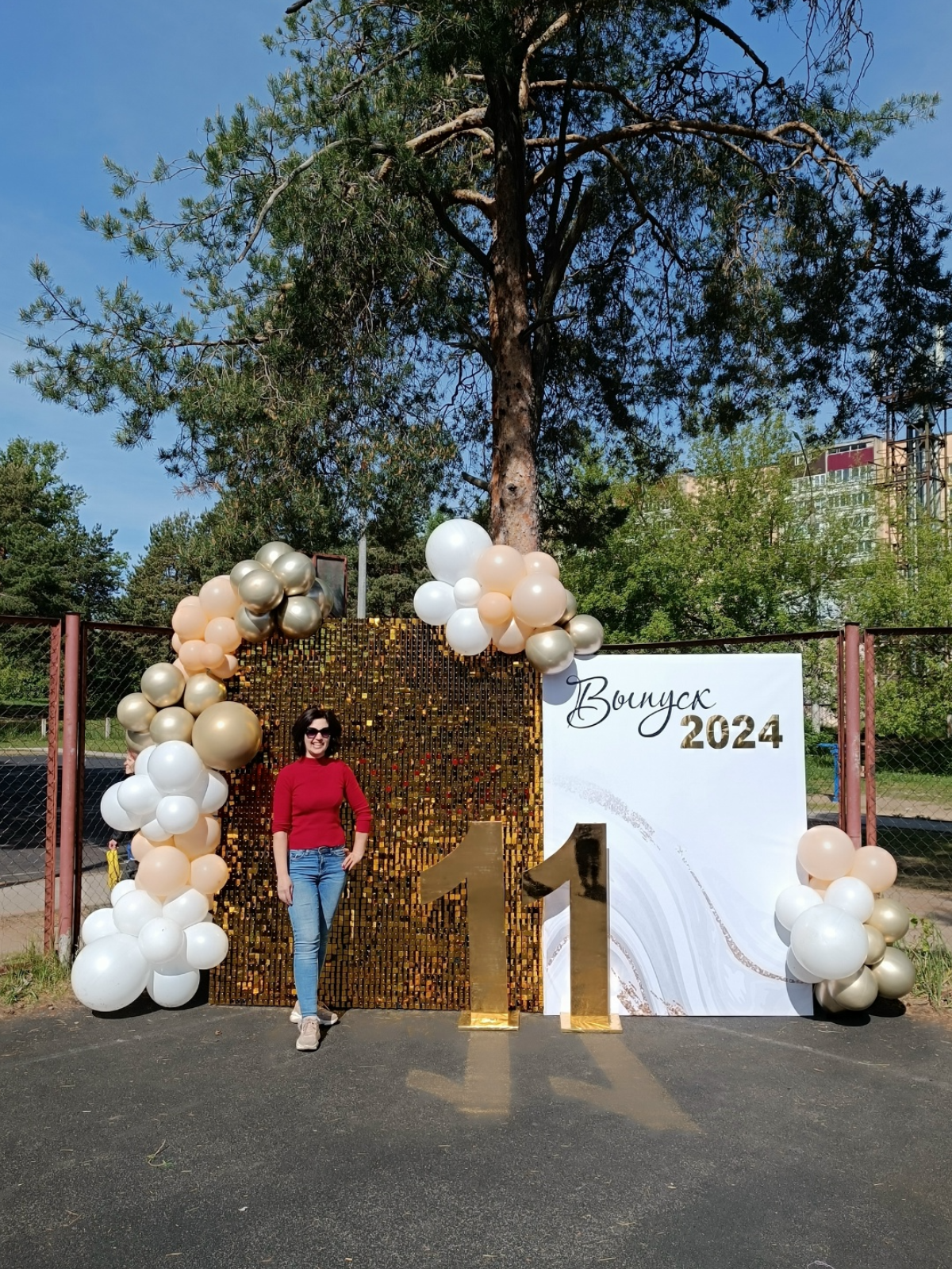 Фотозона на выпускной 3,2×2,3 м с пайетками, баннером и цифрами, Нижний Новгород