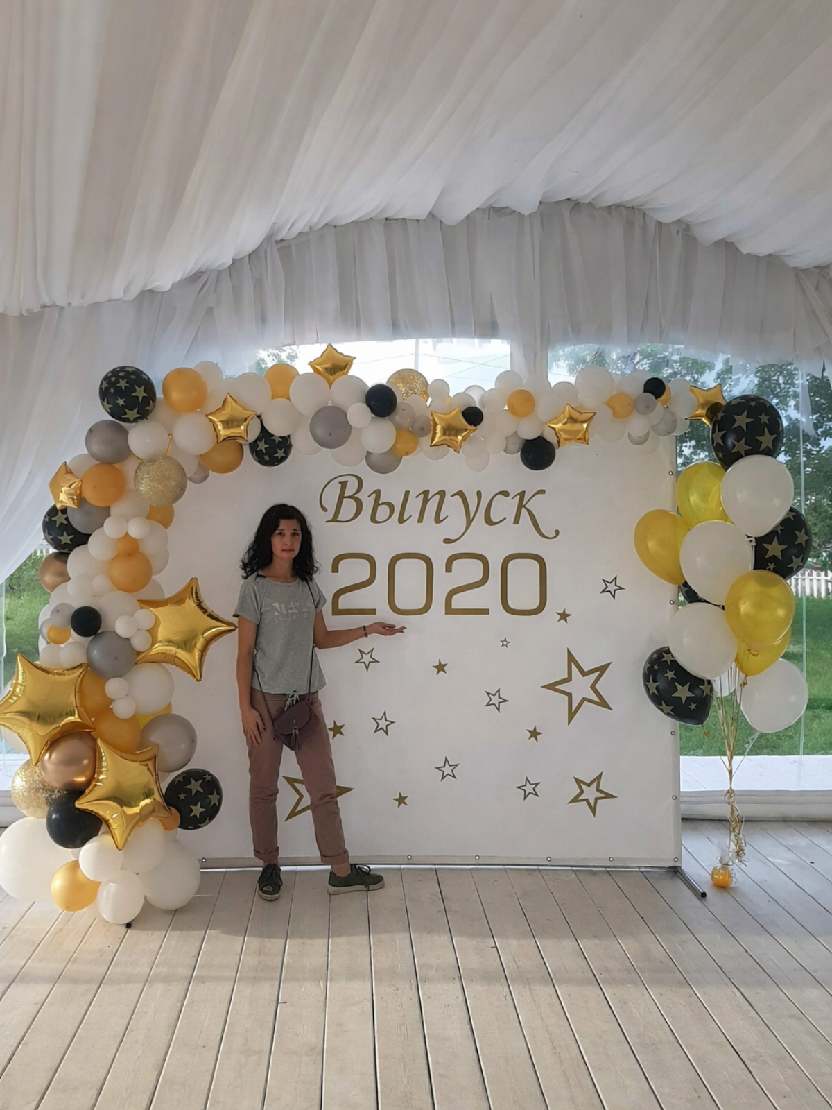 Фотозона на выпускной 3,5×2,2 м: баннер с надписью, гирлянда и гелиевый фонтан, Нижний Новгород