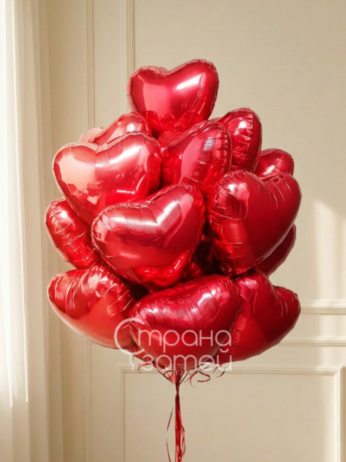 Большой букет красных шаров‑сердец, фонтан для романтического оформления в Нижнем Новгороде