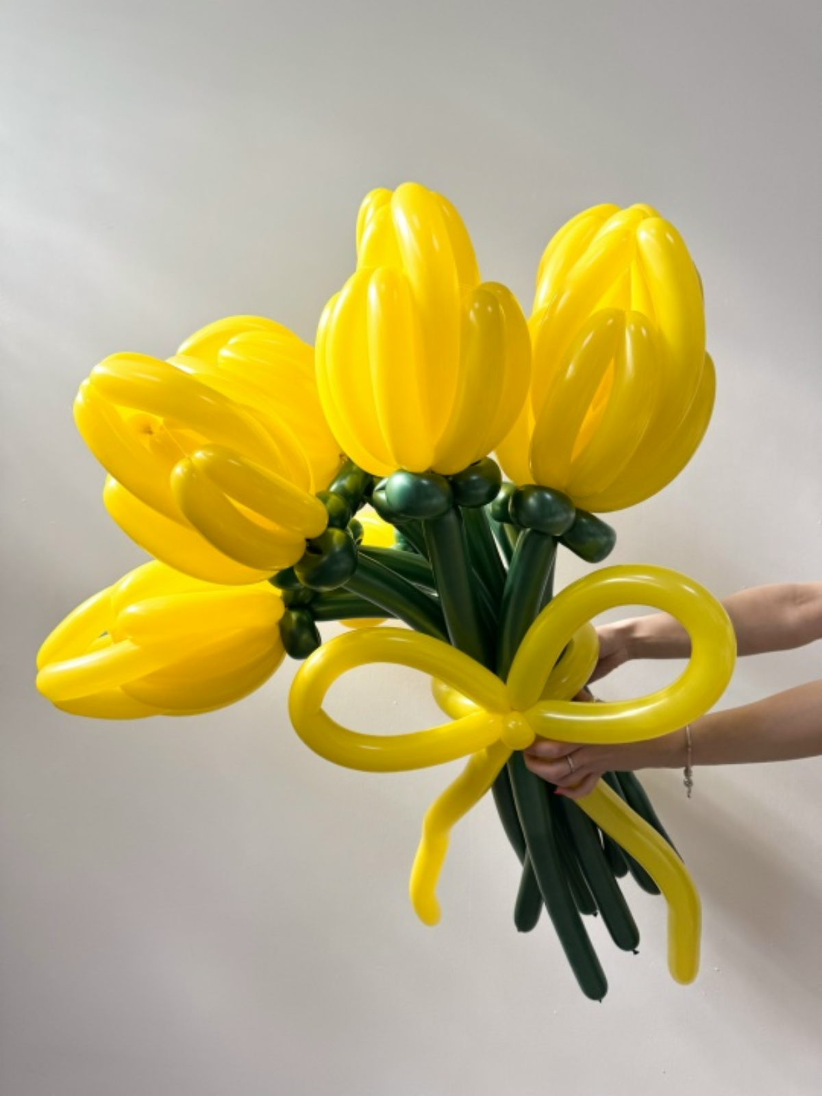 Букет из шаров с 9 тюльпанами для неё на 8 Марта, Нижний Новгород