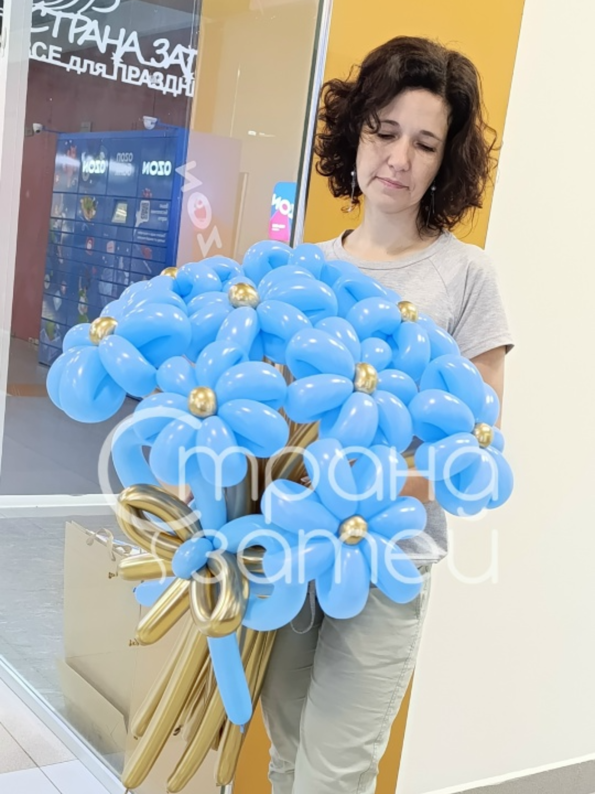 Букет из шаров с голубыми ромашками для неё, Нижний Новгород