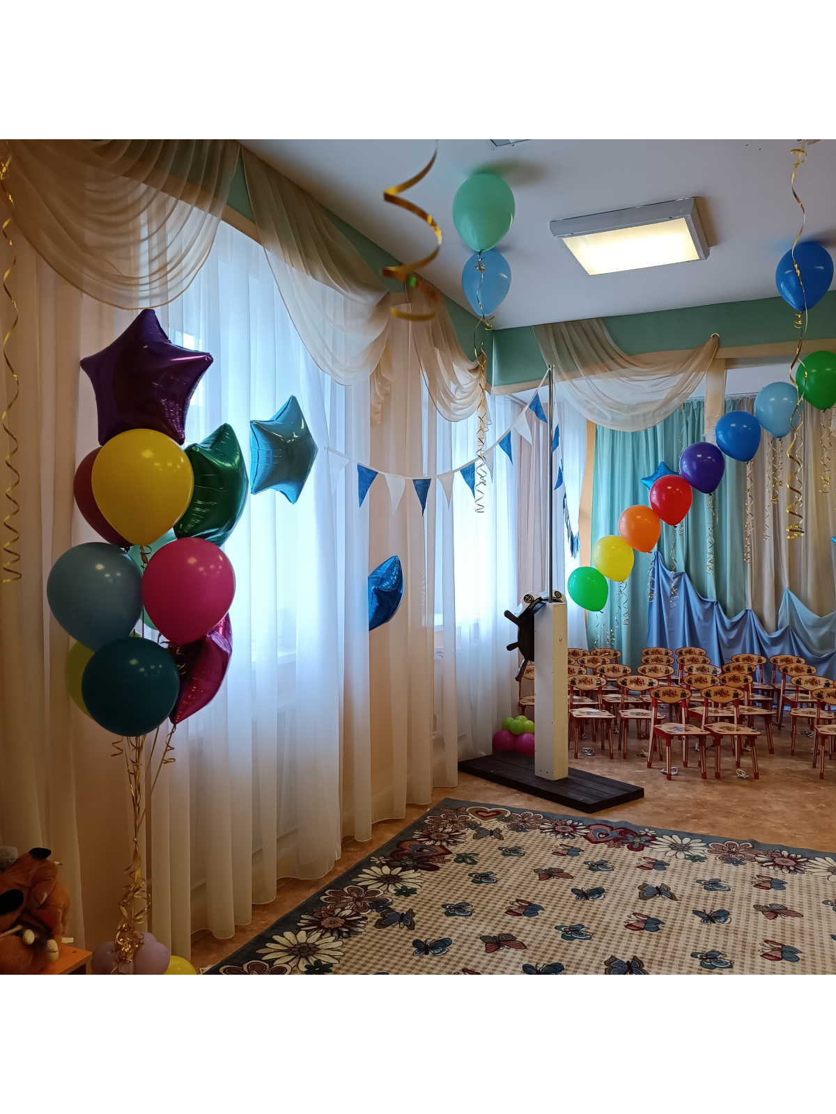Оформление выпускного в детском саду с аркой и шарами под потолок, Нижний Новгород