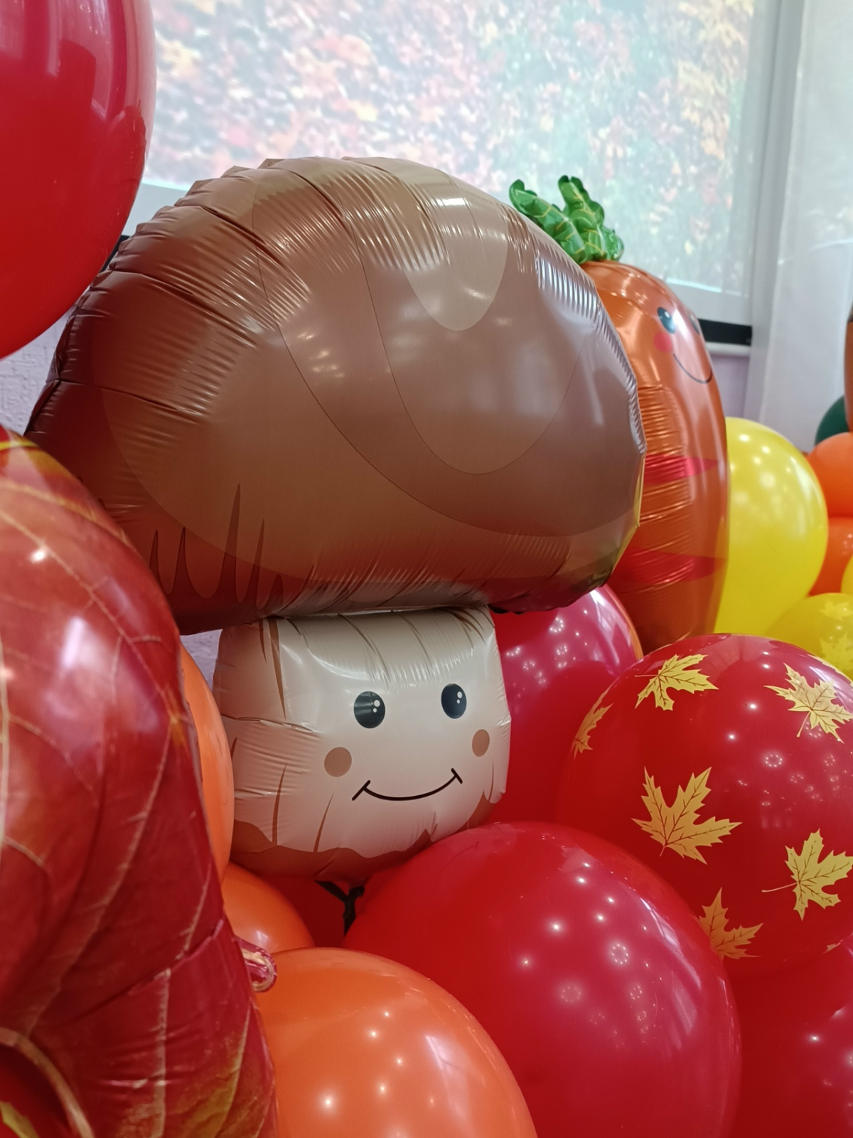 Оформление зала на праздник Осени в детском саду «Золотая пора»