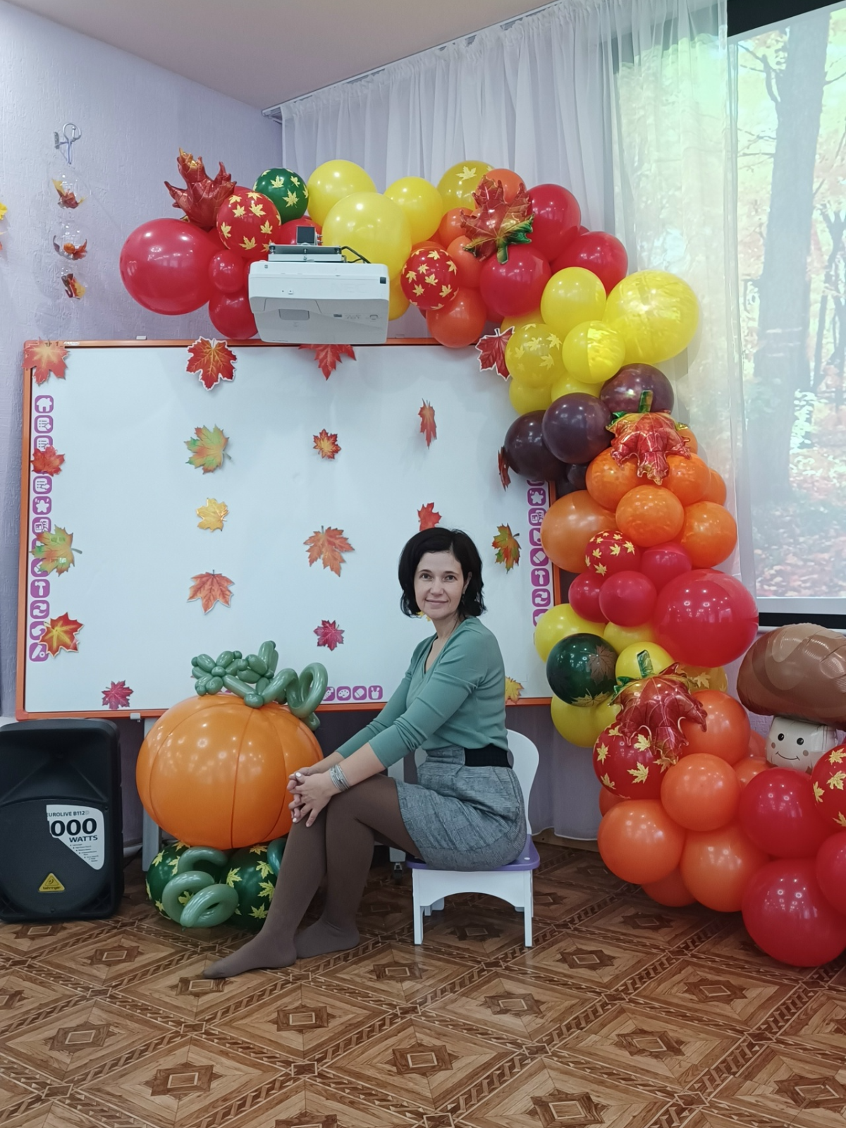 Оформление зала на праздник Осени в детском саду «Золотая пора»